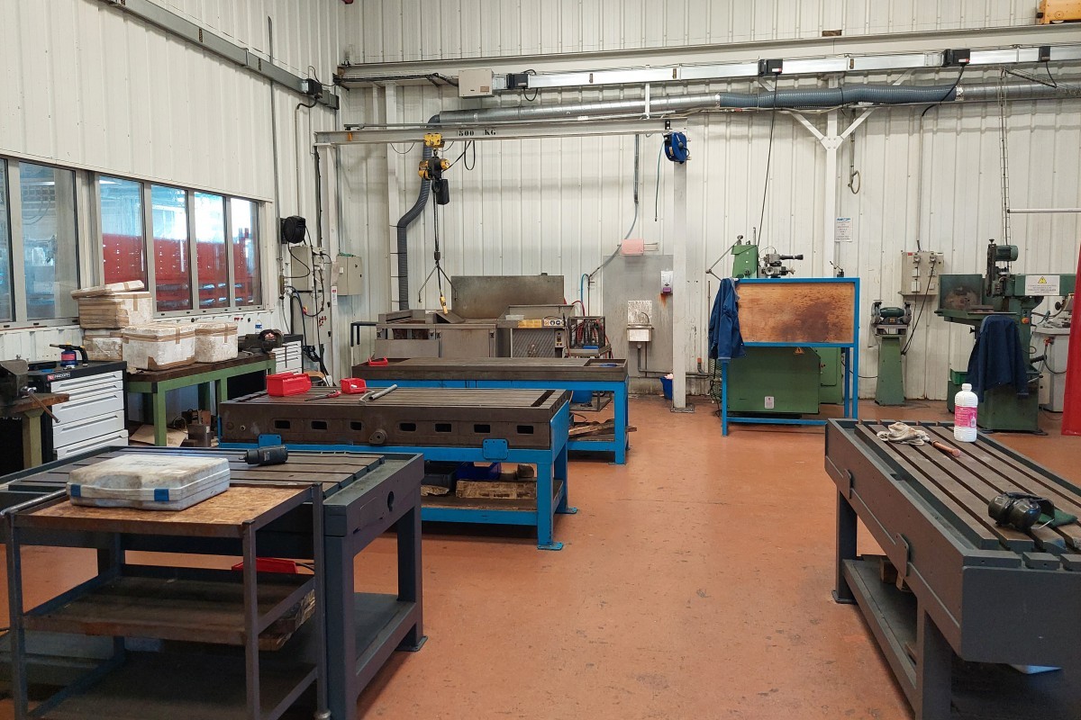 Mechanical mold workshop: assembly/disassembly workbenches