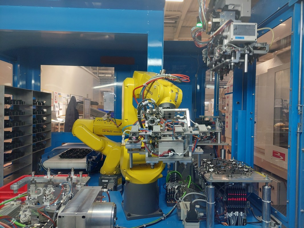 Process handling robot 17 components